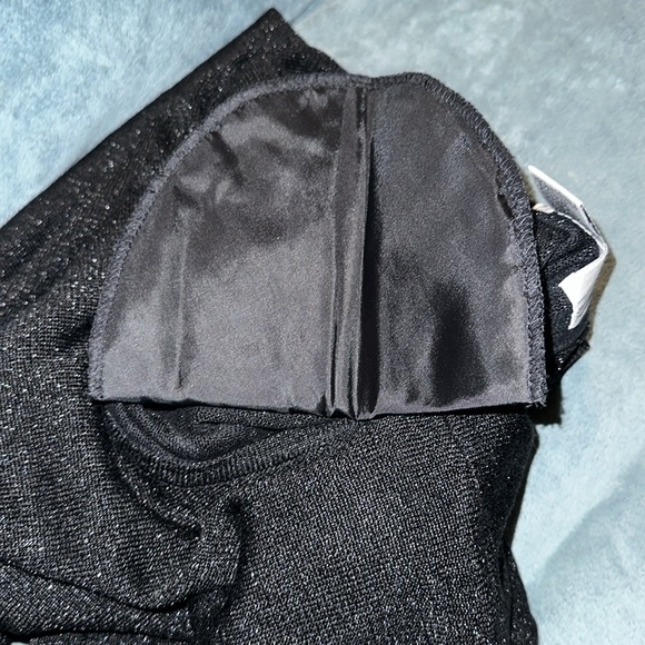 Tasha M large black and silver sheer short sleeved top 💕 - Picture 4 of 7